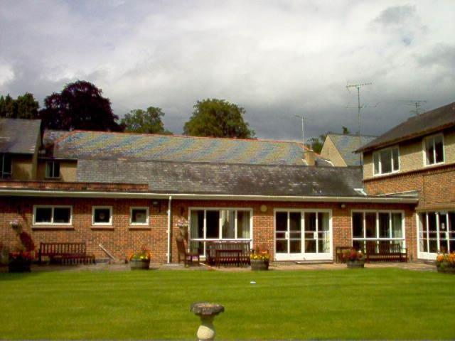 Tekels Park Guest House Camberley Esterno foto