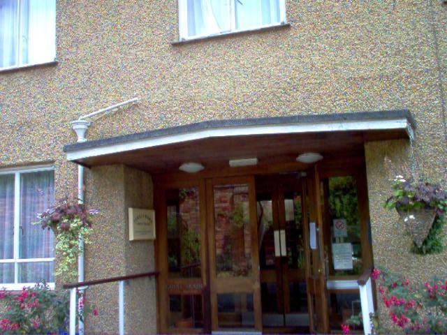 Tekels Park Guest House Camberley Esterno foto